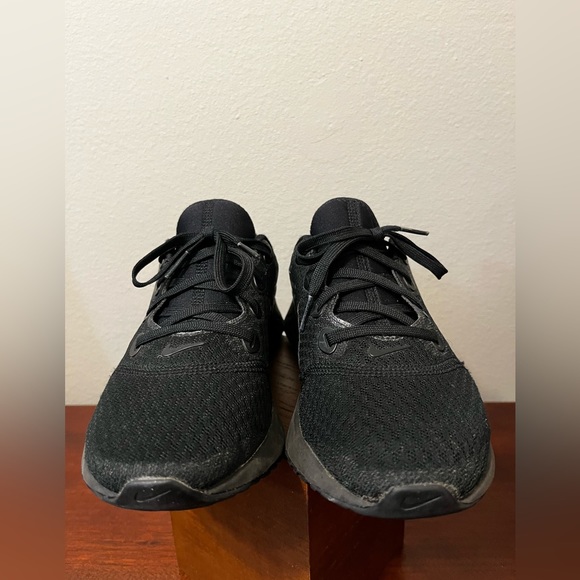 Size 8 1/2, Woman’s, Black, Nike, running, sneakers - Picture 9 of 9